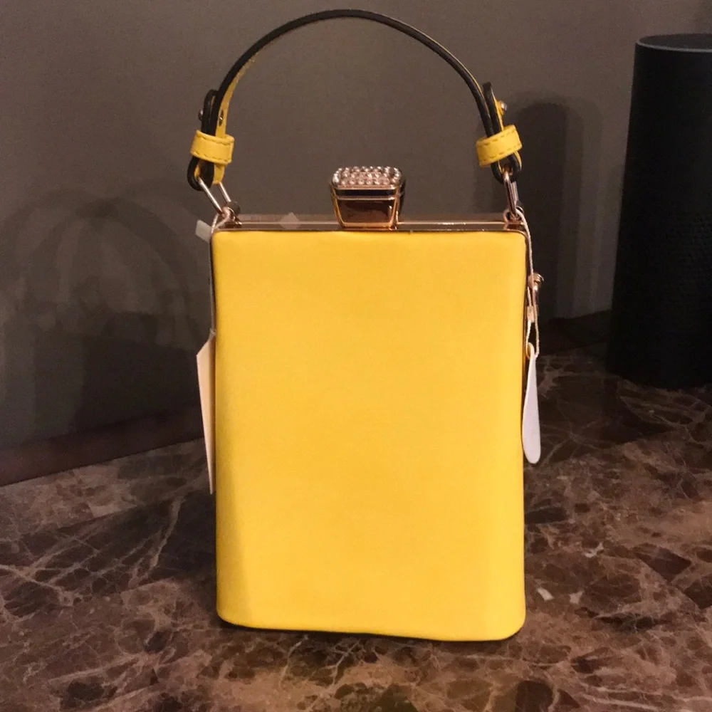 🆕 Beautiful unique Vegan leather purse. - Picture 1 of 8